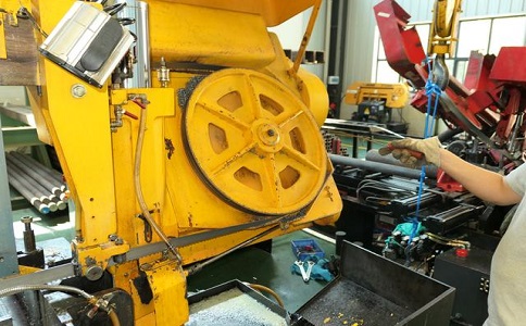 如何解决自流井卧式金属带锯床切削时出现的断带现象？