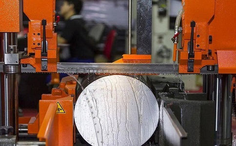 自流井立式金属带锯床切削出现跑带故障解决方法！